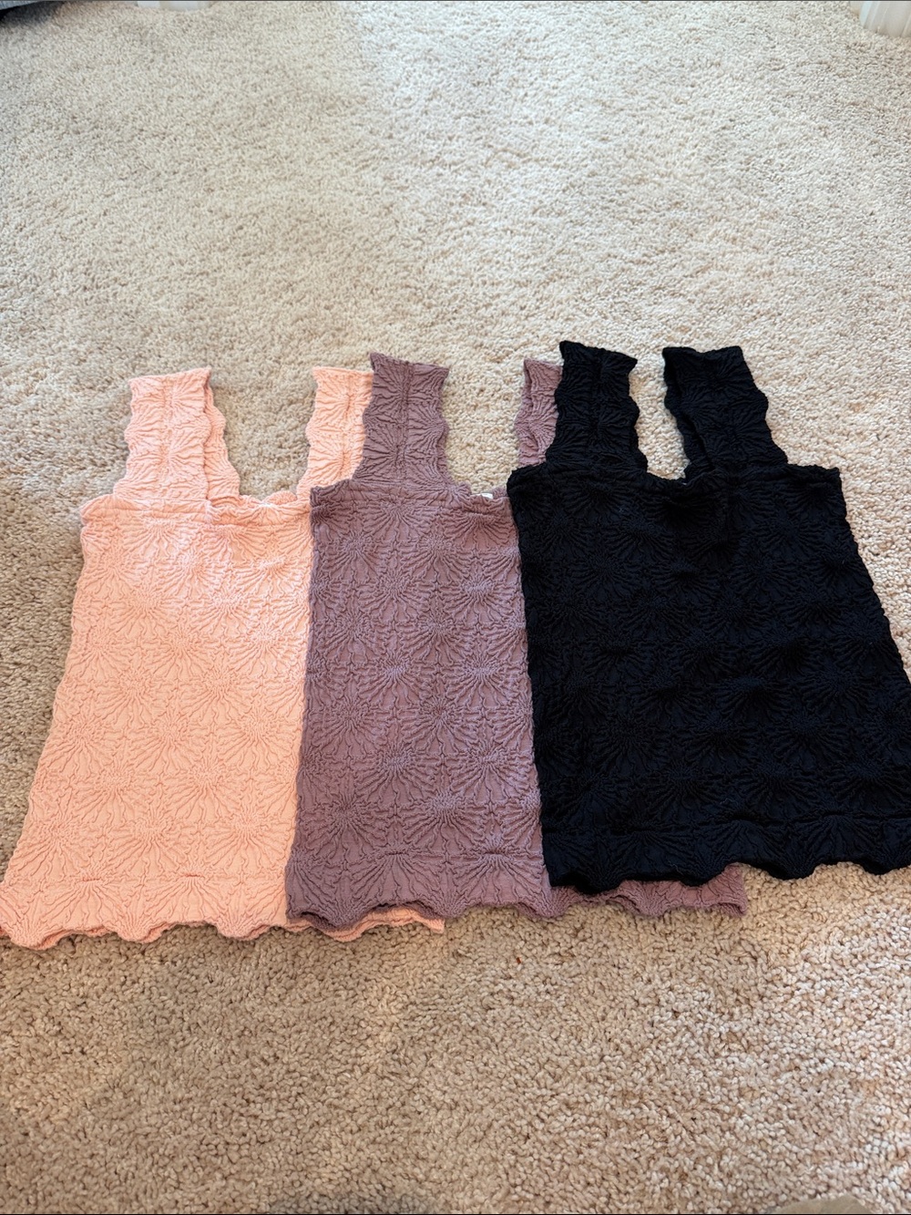 3 Seamless Textured Tank Tops in Black, Purple, Pink
